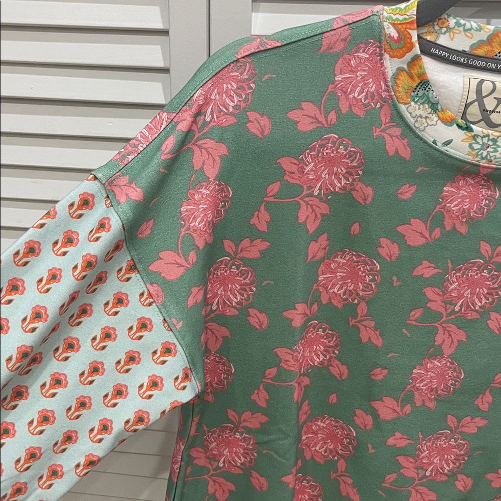 AMPERSAND AVE Green and Pink Floral Sweatshirt - Picture 5 of 6